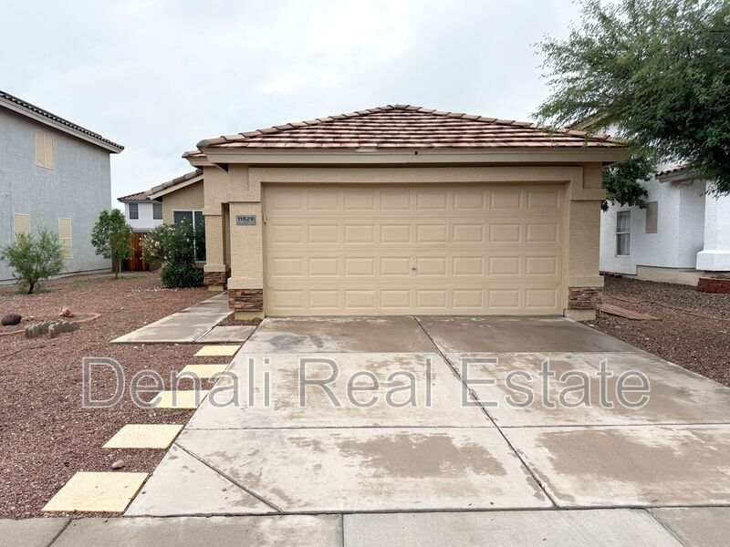 El Mirage House: 11829 W Shaw Butte Dr