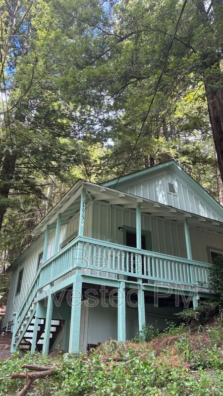 Willits House: 24615 Birch St