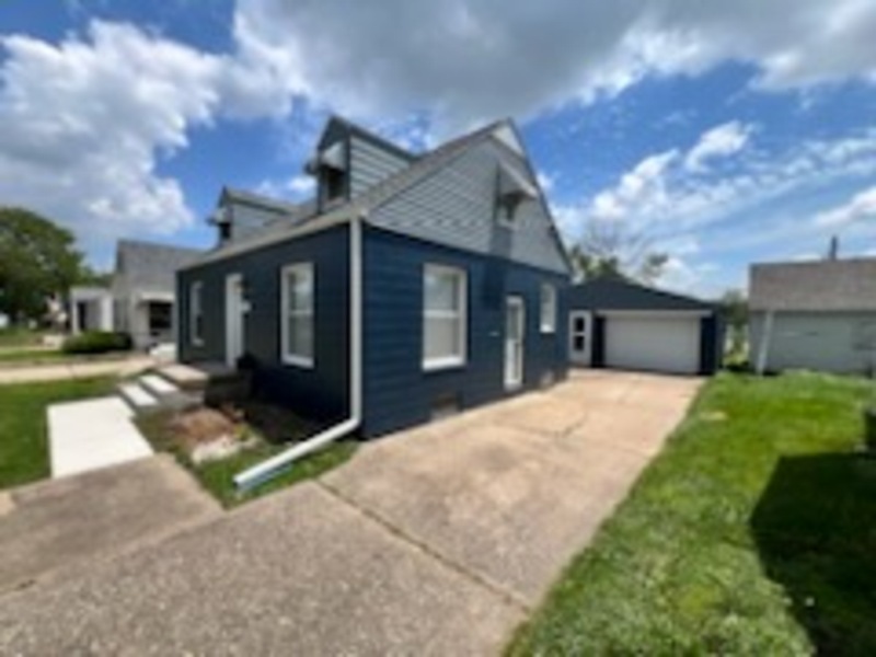Cedar Rapids House: 1909 Williams Boulevard Southwest