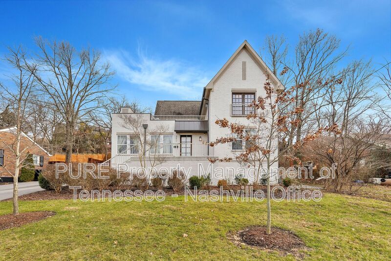 Nashville House: 3211 Overlook Dr