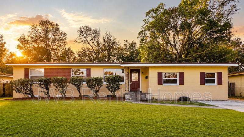Jacksonville House: 7528 Dalehurst Dr S