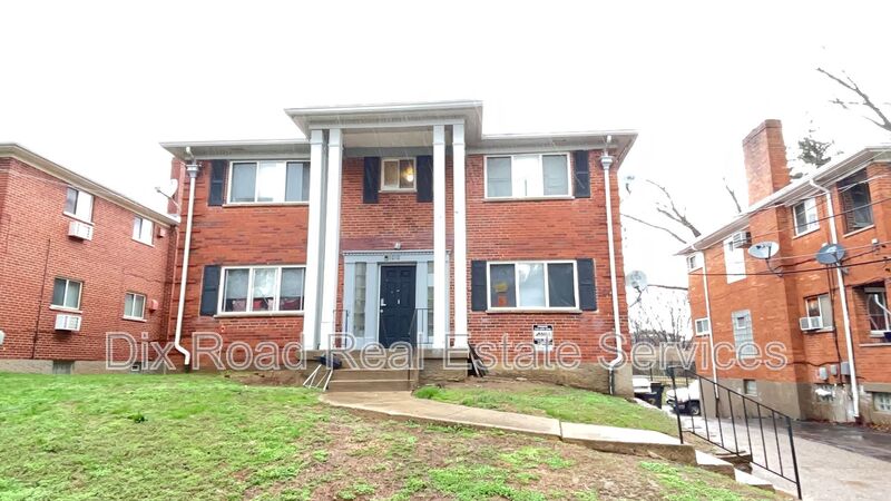 Cincinnati House: 1616 Pelham Place