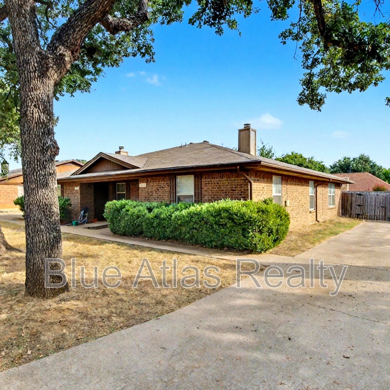 North Richland Hills Condo: 7016 Lincoln Drive