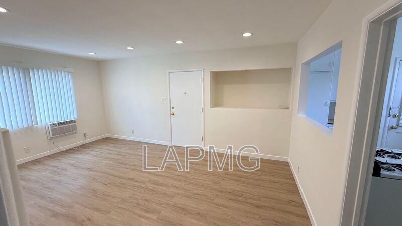 Sherman Oaks House: 4433 Hazeltine Avenue