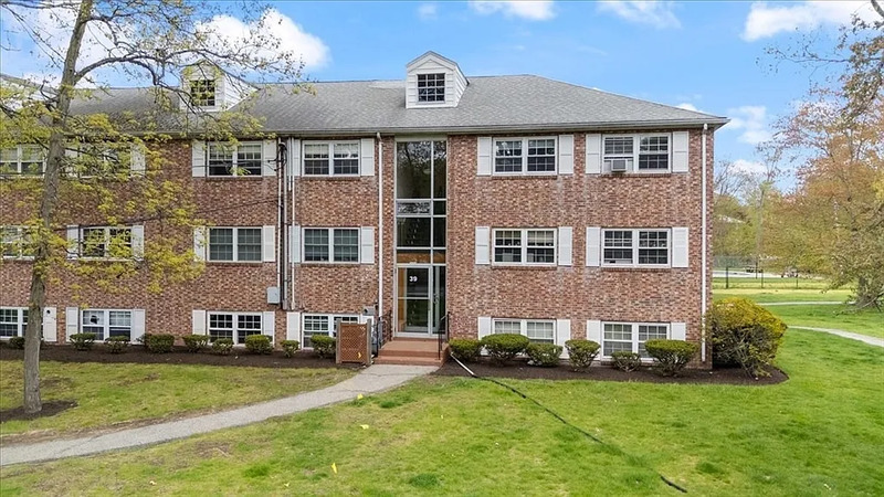 North Andover Condo: 39 Farrwood Ave