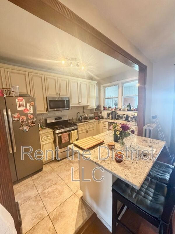 Washington House: 318 T Street NE