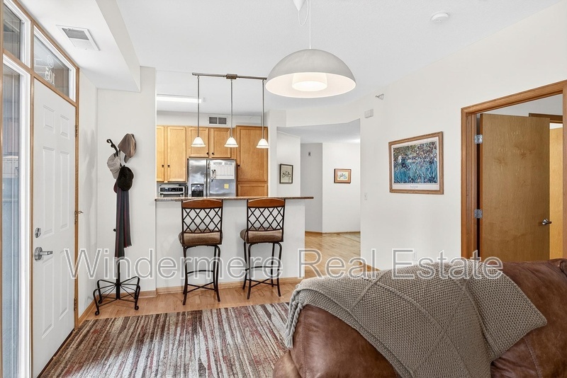 Saint Paul Condo: 825 Berry St