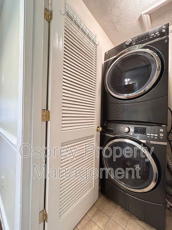 Charming 2 Bedroom Duplex Near Norfolk Naval Base –