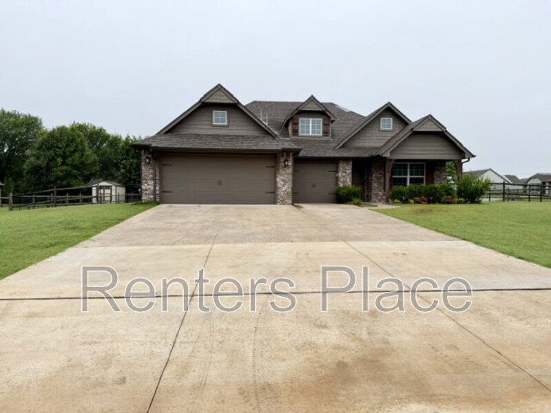 Owasso House: 11364 North 168th East Avenue