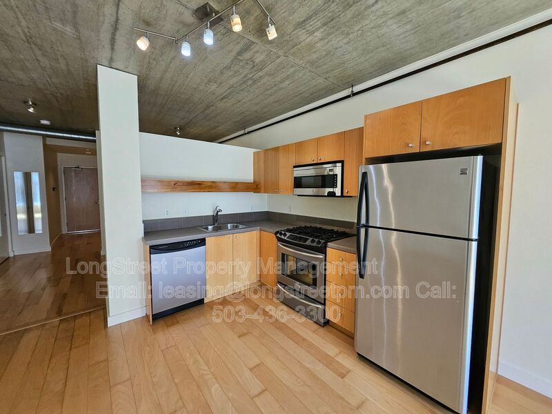 Portland House: 1926 W Burnside St