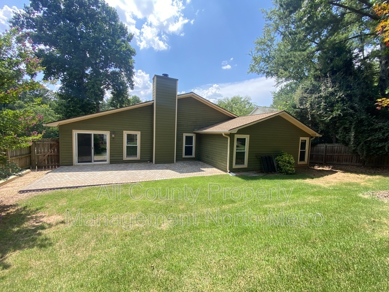 Johns Creek House: 215 Broken Lance Place