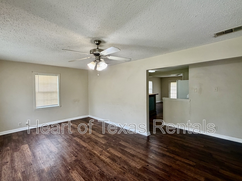 Waco House: 1009 Victoria Street
