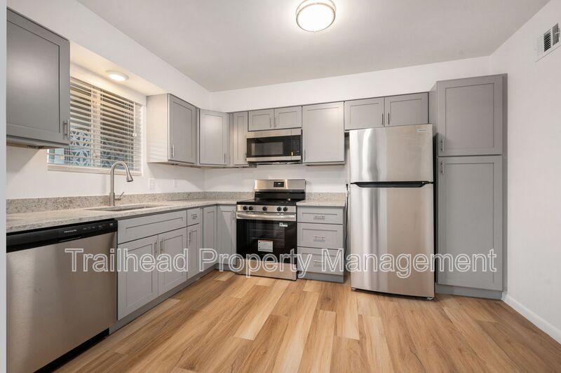 Overland Park House: 7801 W 83rd St