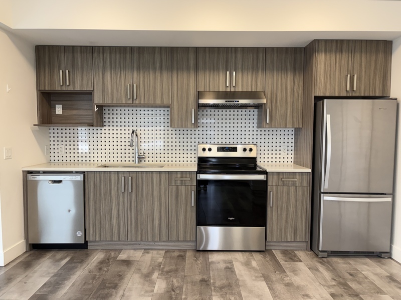 Kelowna Condo: 320 Mills Rd