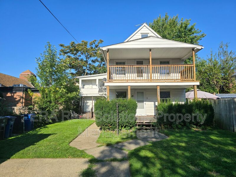 Lakewood Condo: 2030 Robin Ave