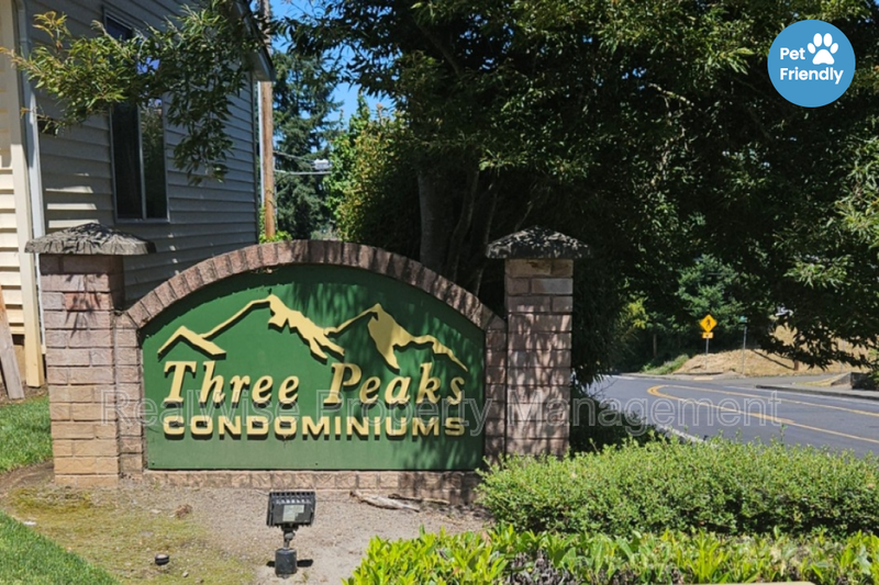 Vancouver Condo: 1414 Brandt Rd