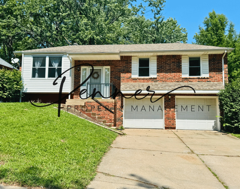 BLUE SPRINGS House: 2917 NW BRISTOL CT
