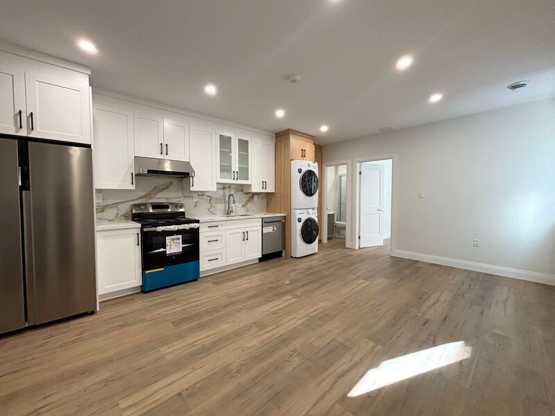 Hamilton Condo: 6 Caithness st