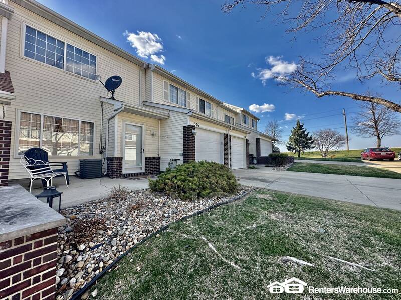 Des Moines Townhome: 3701 Brook Ridge Ct