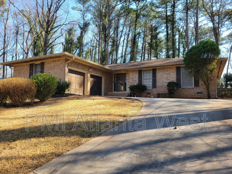 Stone Mountain House: 4757 Fellswood Dr