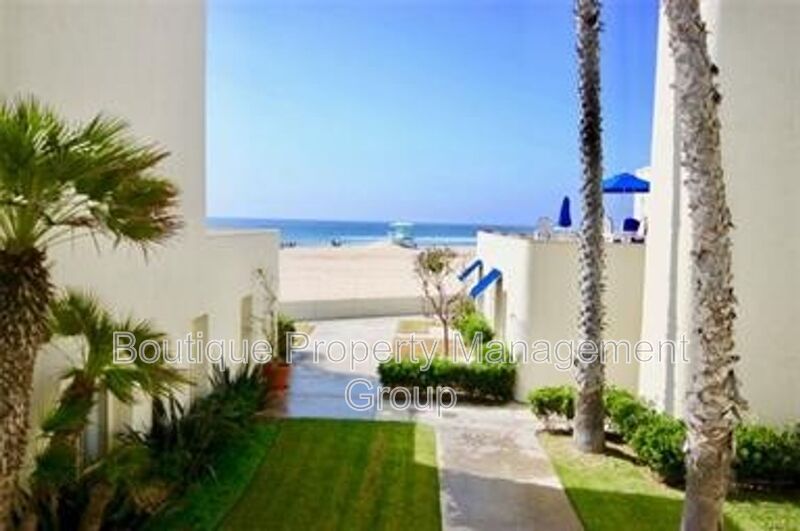 Huntington Beach House: 711 Pacific Coast Highway