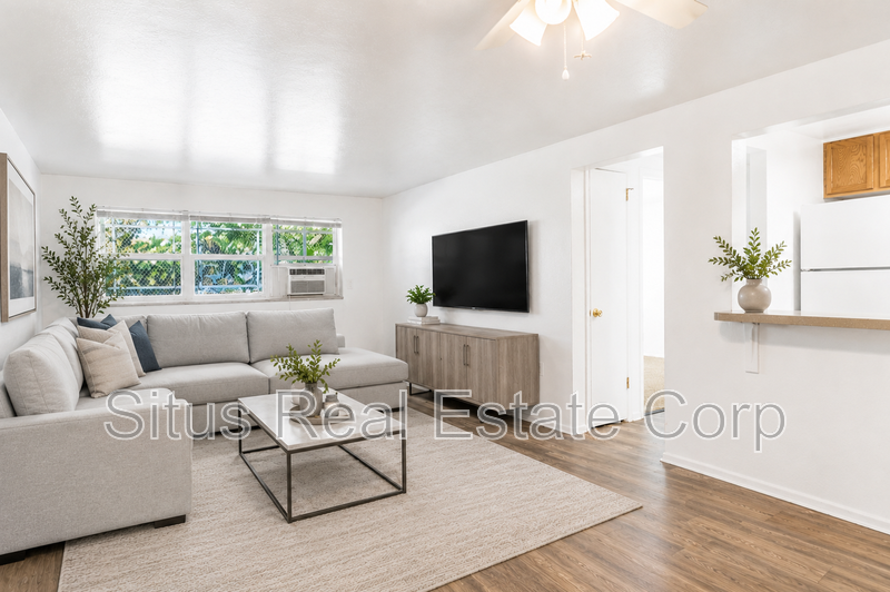 Lakewood House: 1375 Everett Court