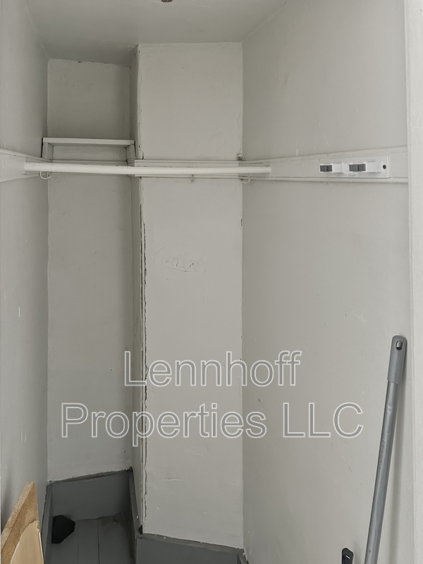 Lawrence House: 82-86 South Broadway - 25