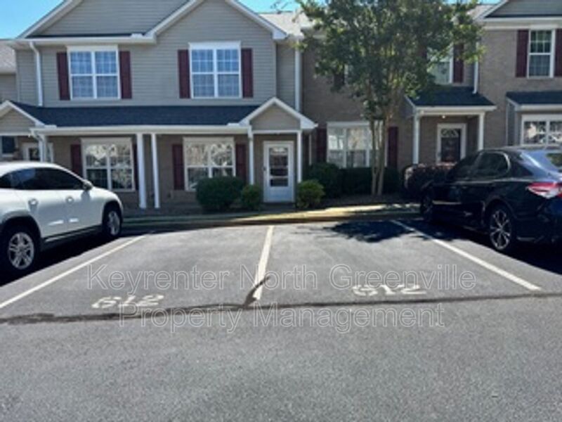 Greenville House: 612 Graythorn Ln
