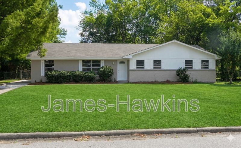 Montgomery House: 2724 Endicott Dr, Montgomery, AL 36116