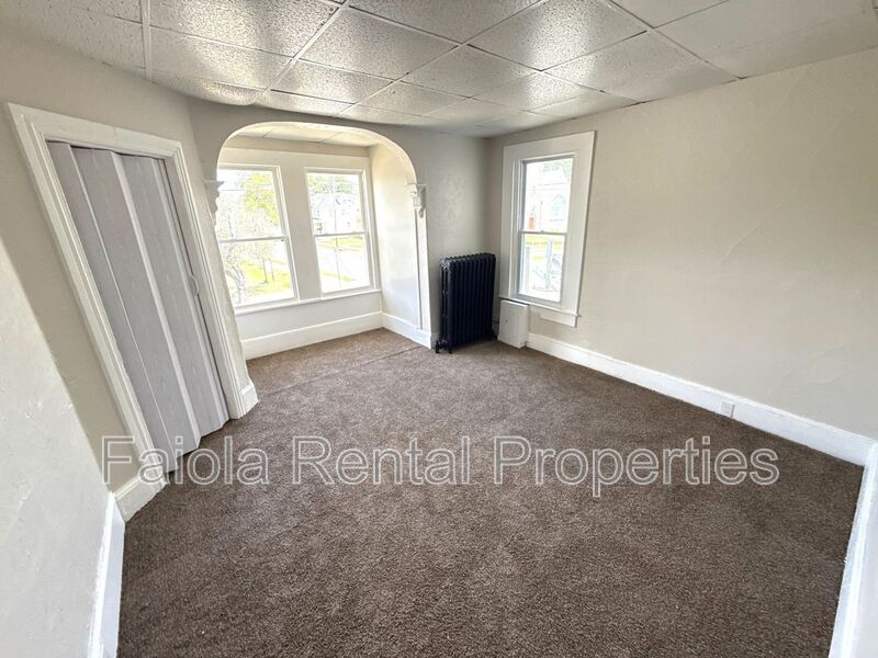 Millville House: 230 N 3rd Street