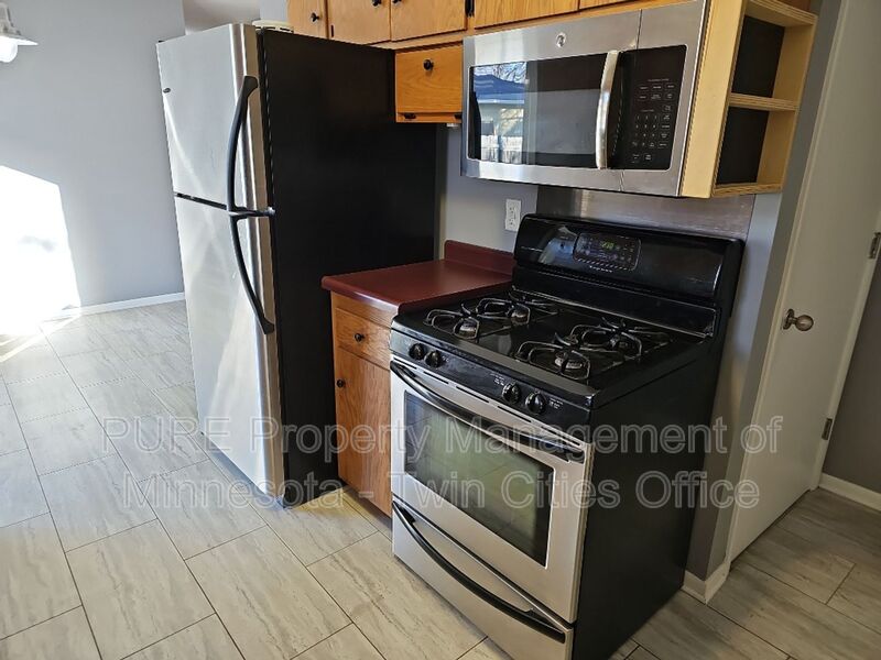 Golden Valley House: 1617 Flag Ave N