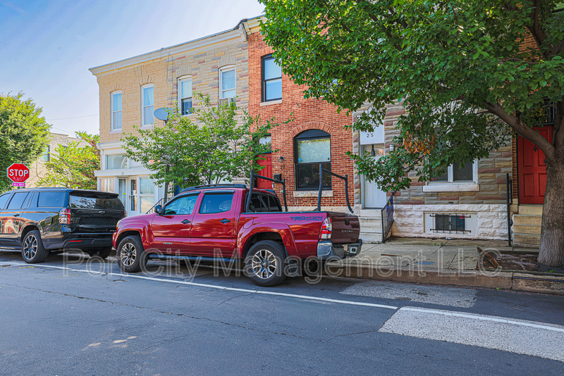 Baltimore Townhome: 27 North East Avenue - 1