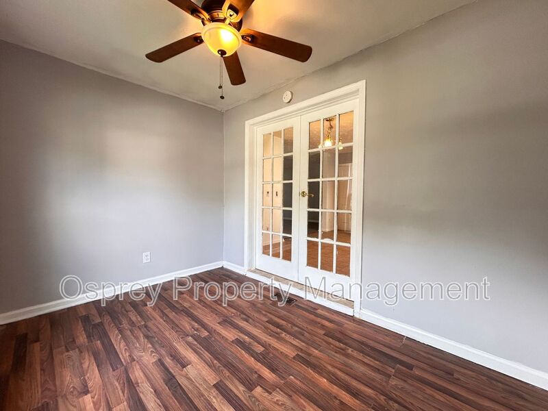 Spacious 4-Bedroom Home W/Sunroom & Large Backyard