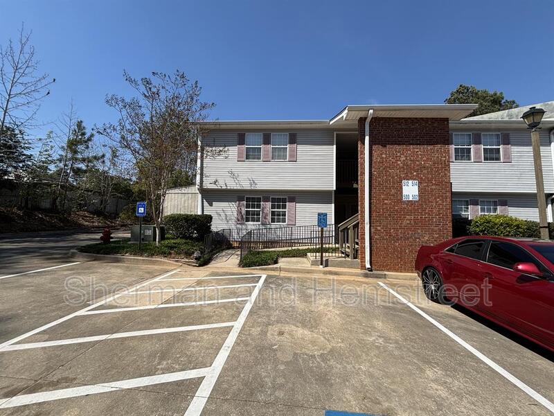 Evans Condo: 500 Commons Dr