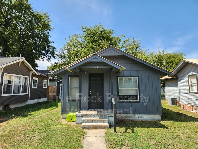 Ada House: 421 S. Johnston