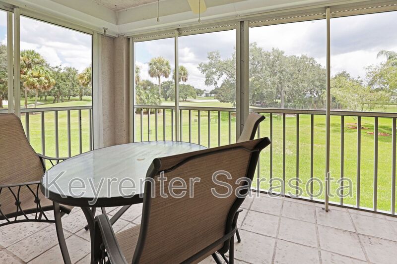 Bradenton House: 6505 Stone River Rd