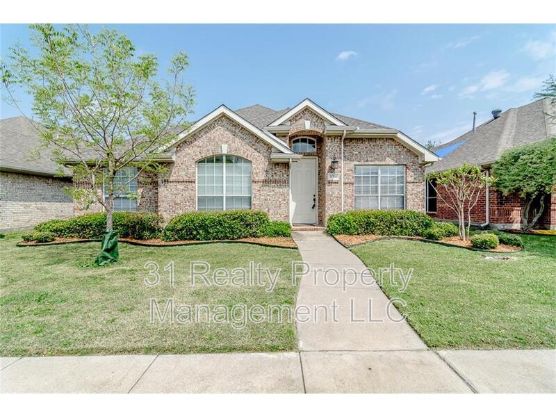 The Colony House: 5708 Bedford Ln