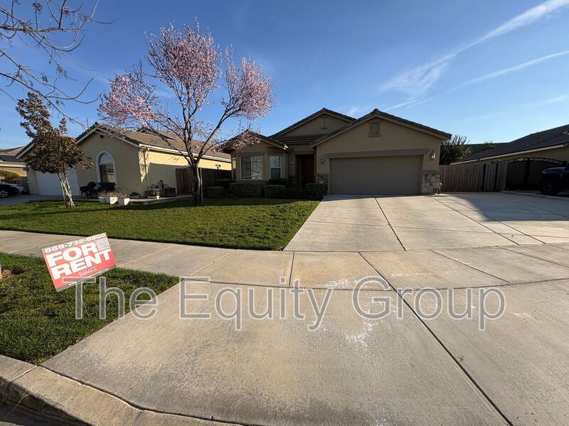 Visalia House: 3633 West Harold Ave