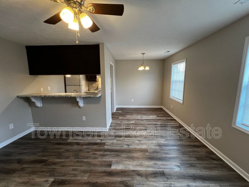 Fayetteville House: 1425B Ireland Dr