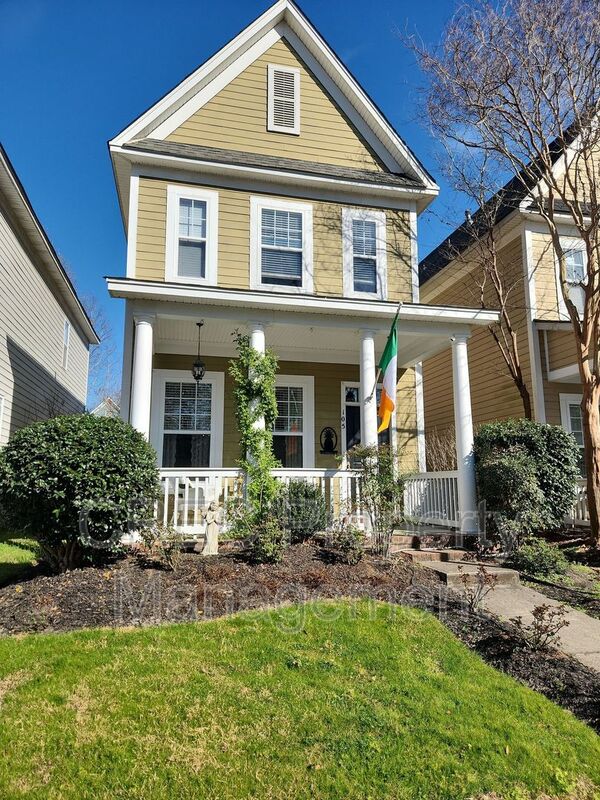 Summerville House: 105 Barberry Street