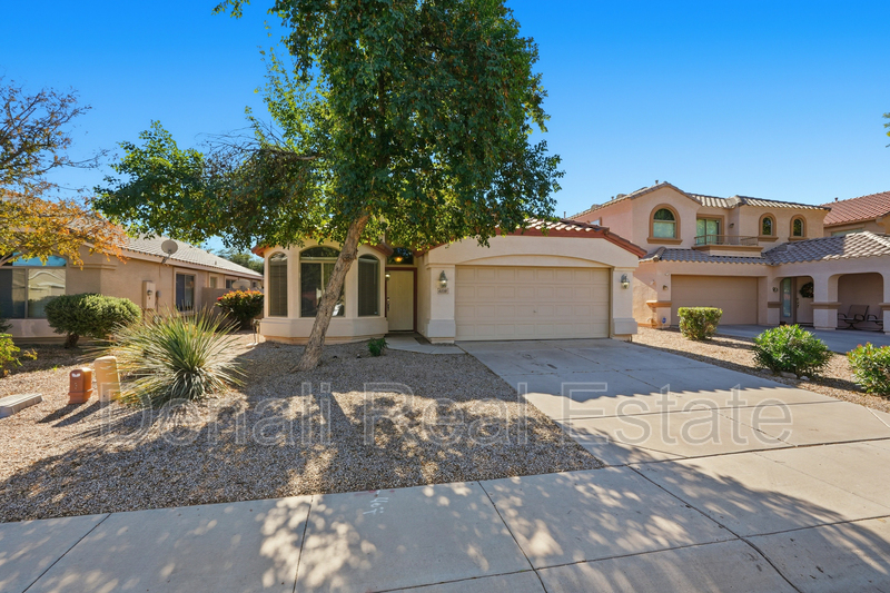Maricopa House: 40381 W. Robbins Drive