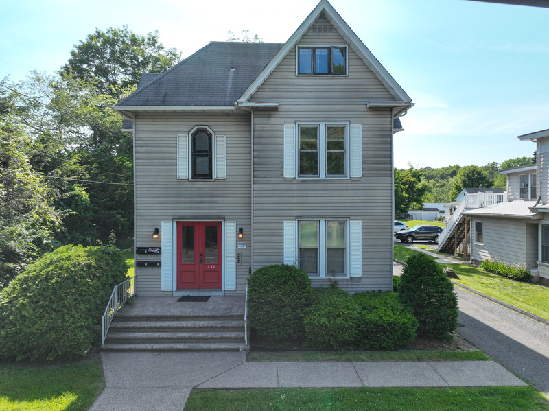Southington House: 242 North Main Street