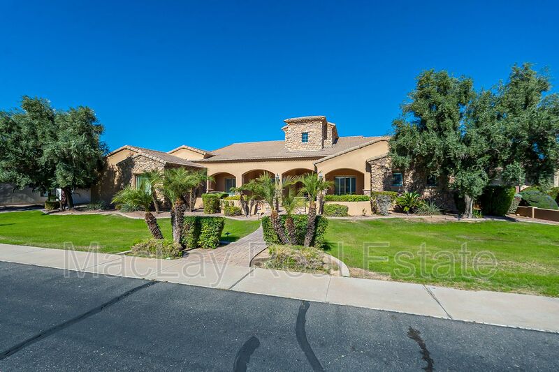 Chandler House: 2720 E Jade Pl