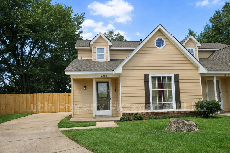Memphis House: 6898 Tobin Dr