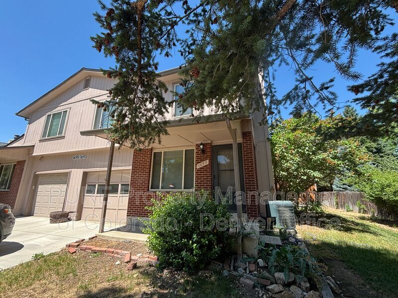 Lakewood Townhome: 1693 S Kline Way