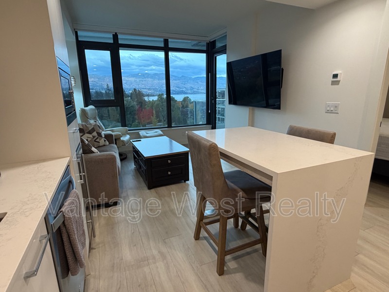 Kelowna Condo: 706-3699 Capozzi Rd