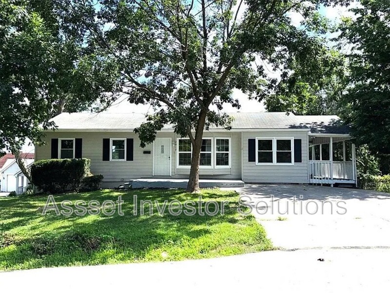 Kansas City House: 2017 E 83rd Ter