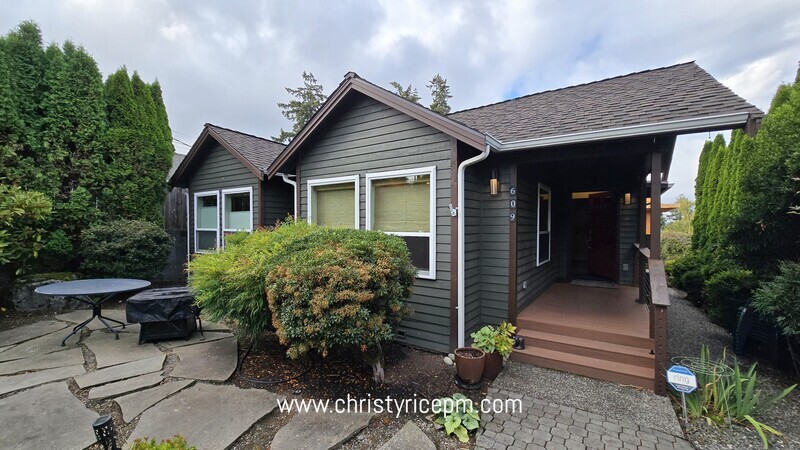 Kirkland House: 609 13th Ave W