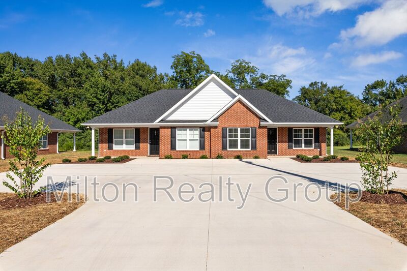 Bunnlevel House: 597 Pendergraft Rd.