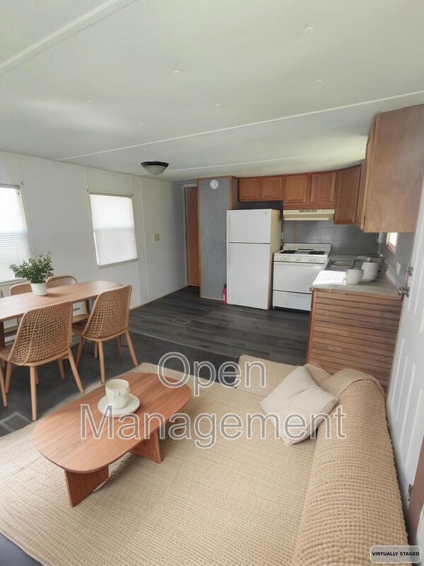 Jackson House: 301 Mantle Ave